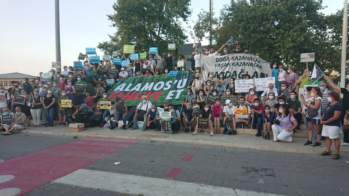 yokolus_isyani's tweet photo. Kazdağları bir kardeşliktir. Bugün de bu kardeşlik anlamının beyan edildiği açıklamada ortaklaştığımız dayanışmayı sergiledik. 
#KazdağlarıHepimizin #HerYerKazdağları #AlamosuTahliyeEt https://t.co/bh3UEzYTXY