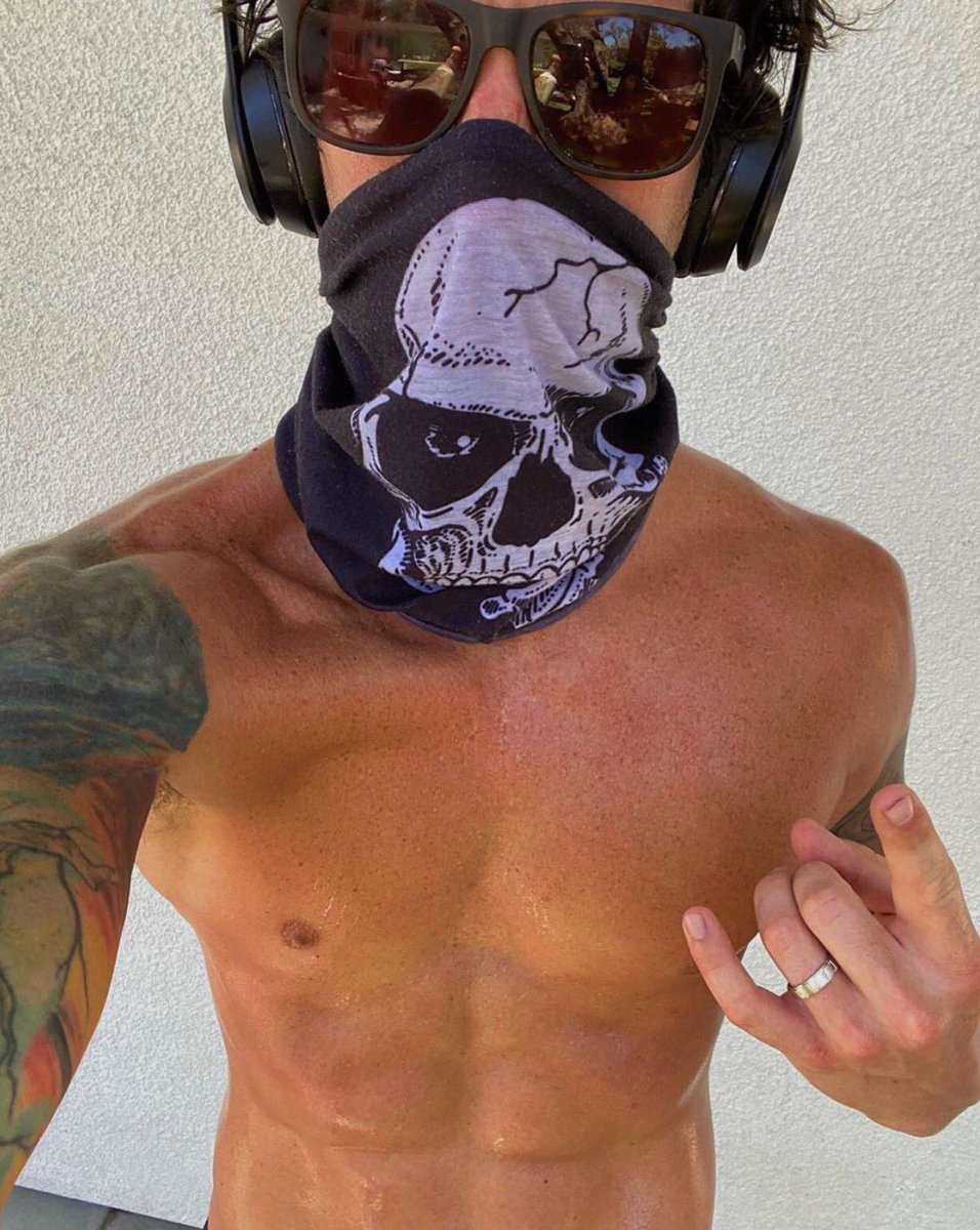 topaspets's tweet photo. wear a mask, stay safe https://t.co/Xnq9YrAOo9