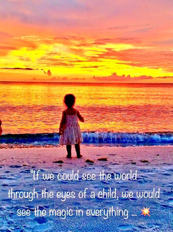 SatOnMeeting's tweet photo. “If we could see the world
through the eyes of a child, we would see the magic in everything...💖
#Sunset #Naples #Innocence #BeHappyForNoReason #Simple #SundayThoughts #SundayMotivation https://t.co/CR0lRMnYnE