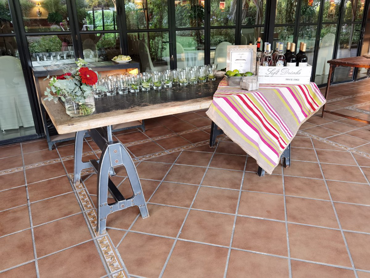 FincaSolimpar's tweet photo. En nuestras bodas de verano nunca falta el puesto de mojitos 100% artesanales!!! #fincasolimpar #solimpar #fincabodas #fincabodasmadrid #fincabodasleganes #justmarried #bodas2020 #bodas2021 #bodasconestilo #bodasdiferentes #noviasmadrid https://t.co/Ng8o7r7kDl