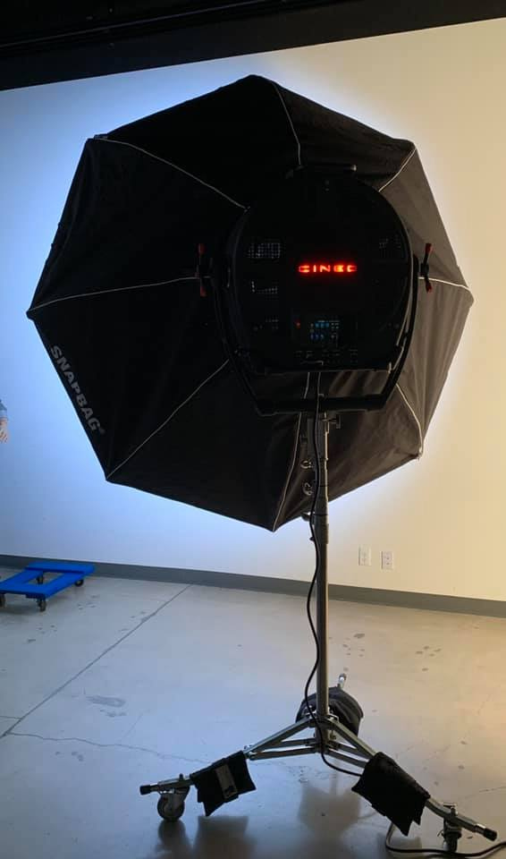 DoPchoice's tweet photo. Unofficial photos from day @SeancHise recently spent at @Theragplace outfitting ReFlex with accessories #CineoLighting #ReFlex15 #TRPWorldwide
#DoPSNAPBAG #snapbag #snapgrid #dopsnapgrid #biglights #cinematographer #keygrip #filmmaker #filmlighting #gafferlife https://t.co/oYw6VVk3CC