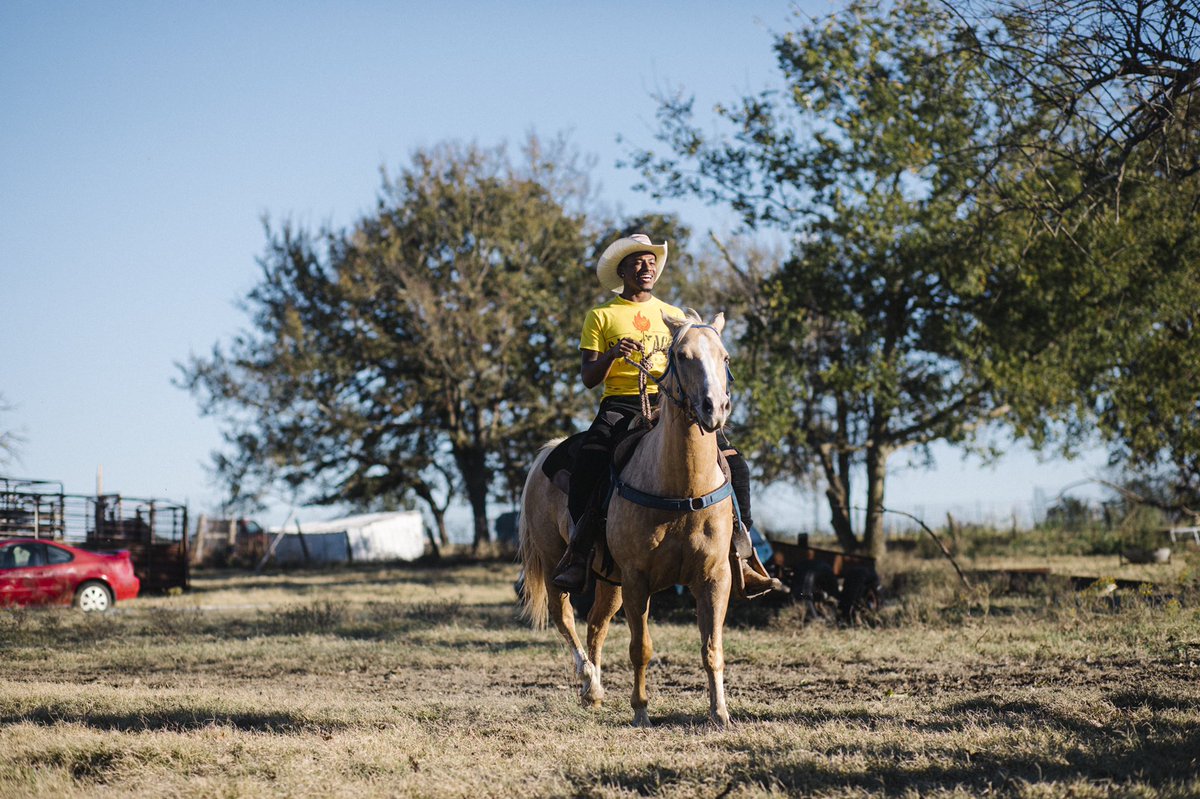 Do y’all want me to liveshare BTS from this episode while it’s on tonight?  #UnitedShades American farms debuts at 10 pm EST tonight on  @CNN.