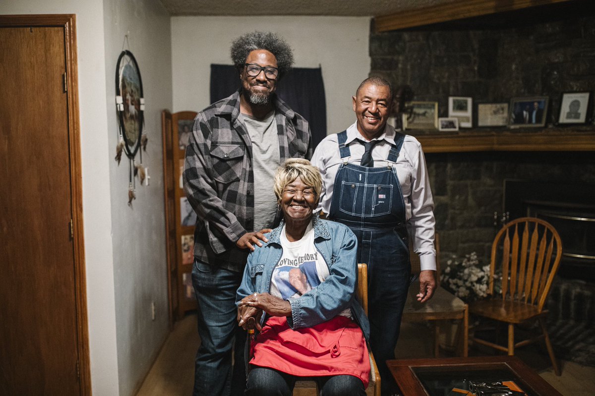 Do y’all want me to liveshare BTS from this episode while it’s on tonight?  #UnitedShades American farms debuts at 10 pm EST tonight on  @CNN.