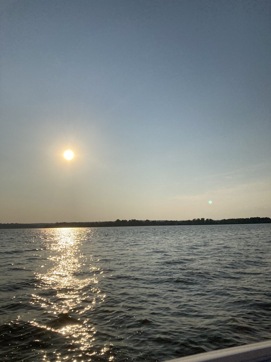 StormyFire3's tweet photo. Sunsets with rich people and boats while your home wishing you had enough money to satisfy me in person. #findom #fincuck #luxurylifestyle #sugardaddy https://t.co/tD6N13Pm1h