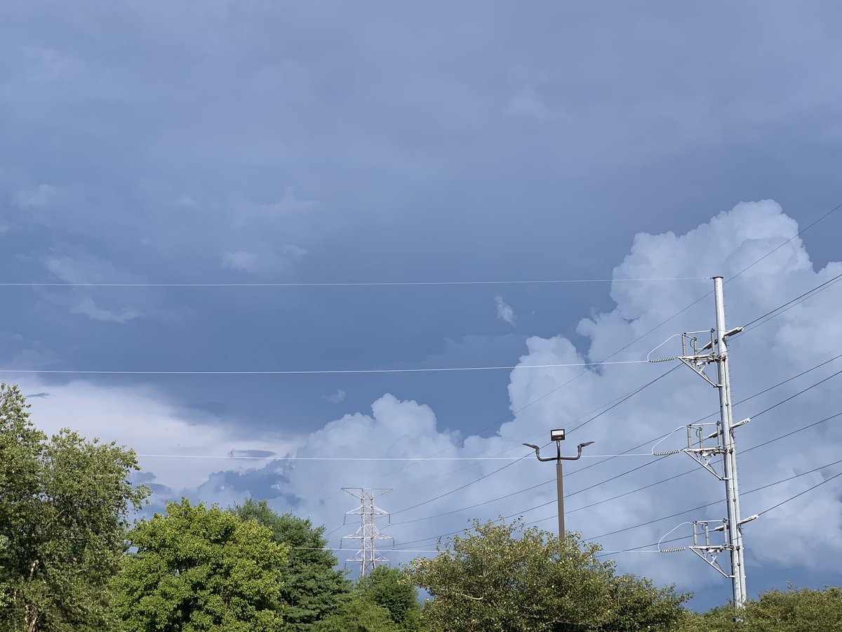 trishlom's tweet photo. @NashSevereWx How come it looks like rain, sounds like rain, smells like rain....and doesn’t rain? 🤷🏻‍♀️ https://t.co/dDsqNSYazz