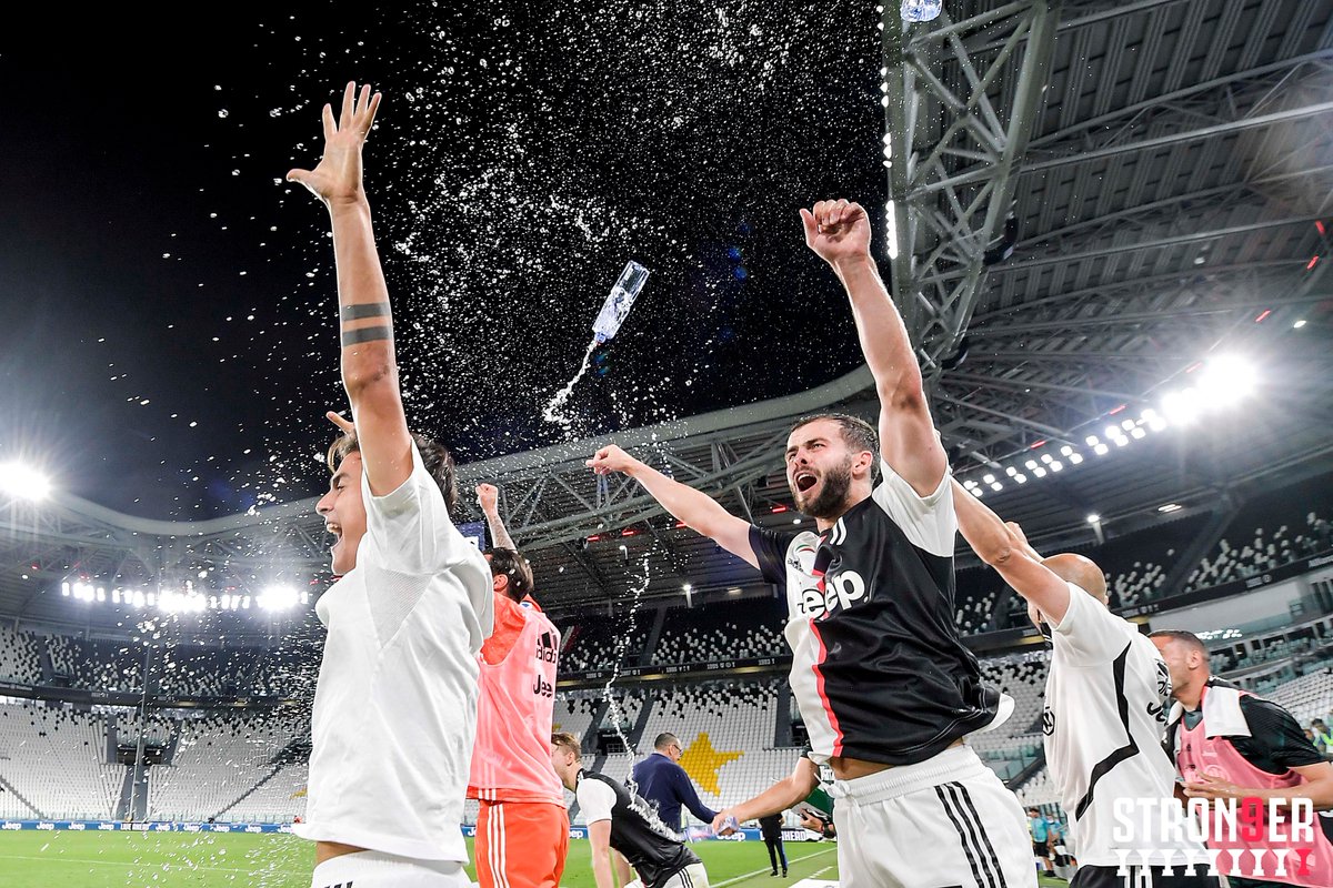 juventusfcen's tweet photo. The moment when #Stron9er was sealed! 🏆🏆🏆🏆🏆🏆🏆🏆🏆

#LiveAhead https://t.co/Q9Ipak7qa6
