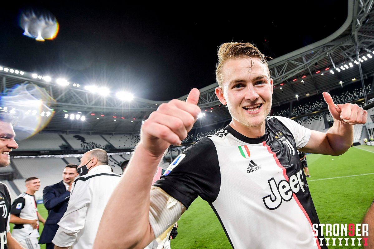 juventusfcen's tweet photo. The moment when #Stron9er was sealed! 🏆🏆🏆🏆🏆🏆🏆🏆🏆

#LiveAhead https://t.co/Q9Ipak7qa6