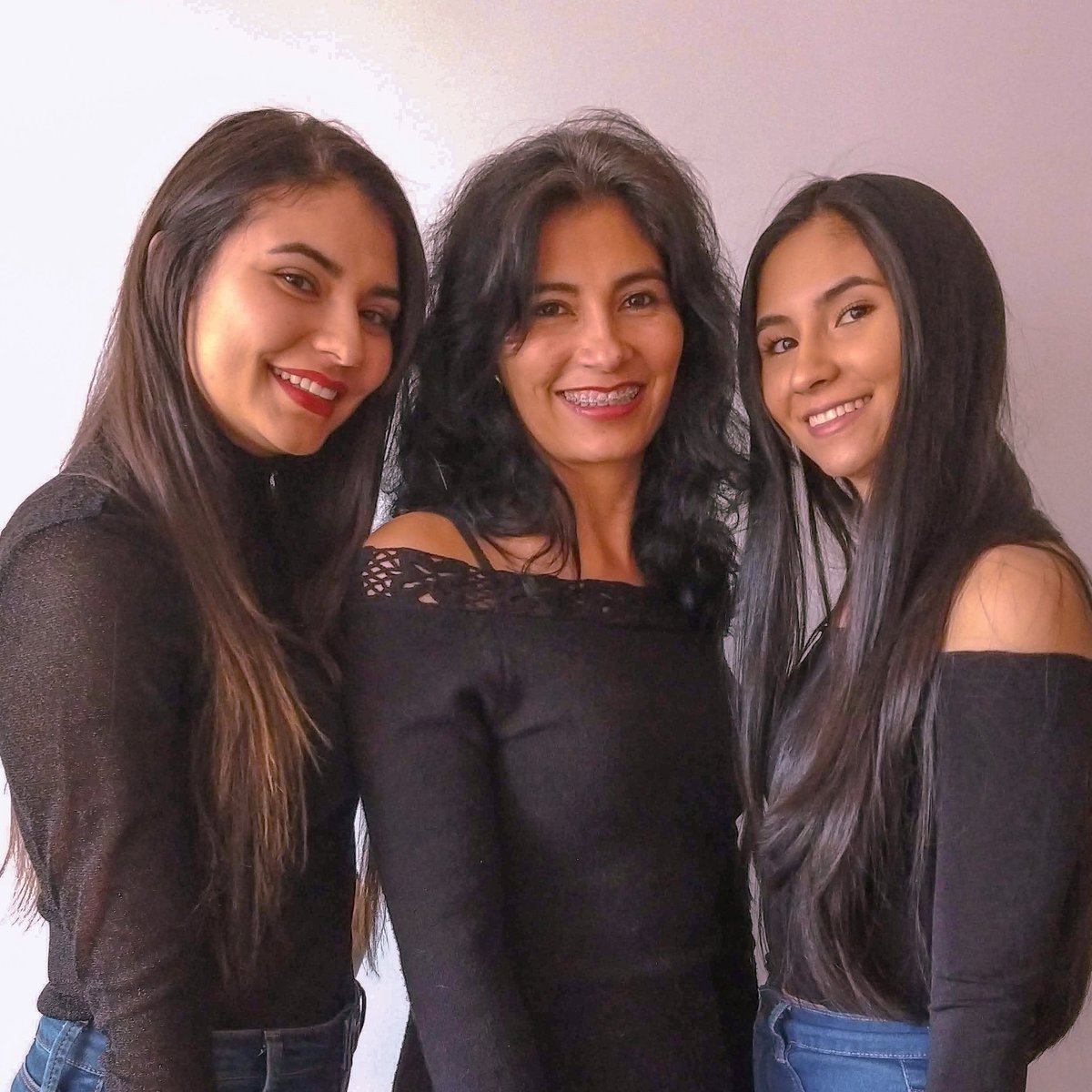 SerAutenticas's tweet photo. Tengo muchas cosas por agradecer, pues la vida ha sido bondadosa conmigo.

He tenido salud, techo, abrigo, cariño y muchas personas buenas a mi alrededor. Por eso agradezco al cielo y pido sabiduría para valorar tantas bendiciones. https://t.co/y1NEqHTEgL