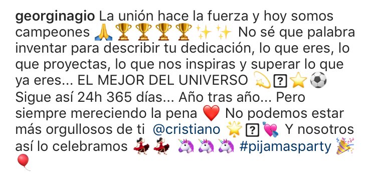 marcimag_'s tweet photo. Georgina, esposa do @Cristiano Ronaldo, postou foto com os filhos comemorando o título da @juventusfc no modo #pijamasparty: “A união faz a força e somos campeões. Não sei que palavra inventar para descrever sua dedicação”. 🤗🤗🤗👇👇👇 https://t.co/OGrJtZxRz8