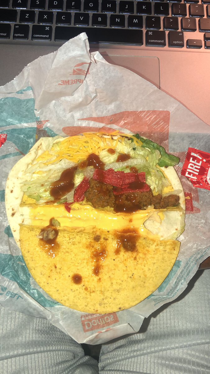 noldiamonds's tweet photo. @tacobell umm can you tell me why my taco has barely any meat in it? https://t.co/aagLMcDxyF