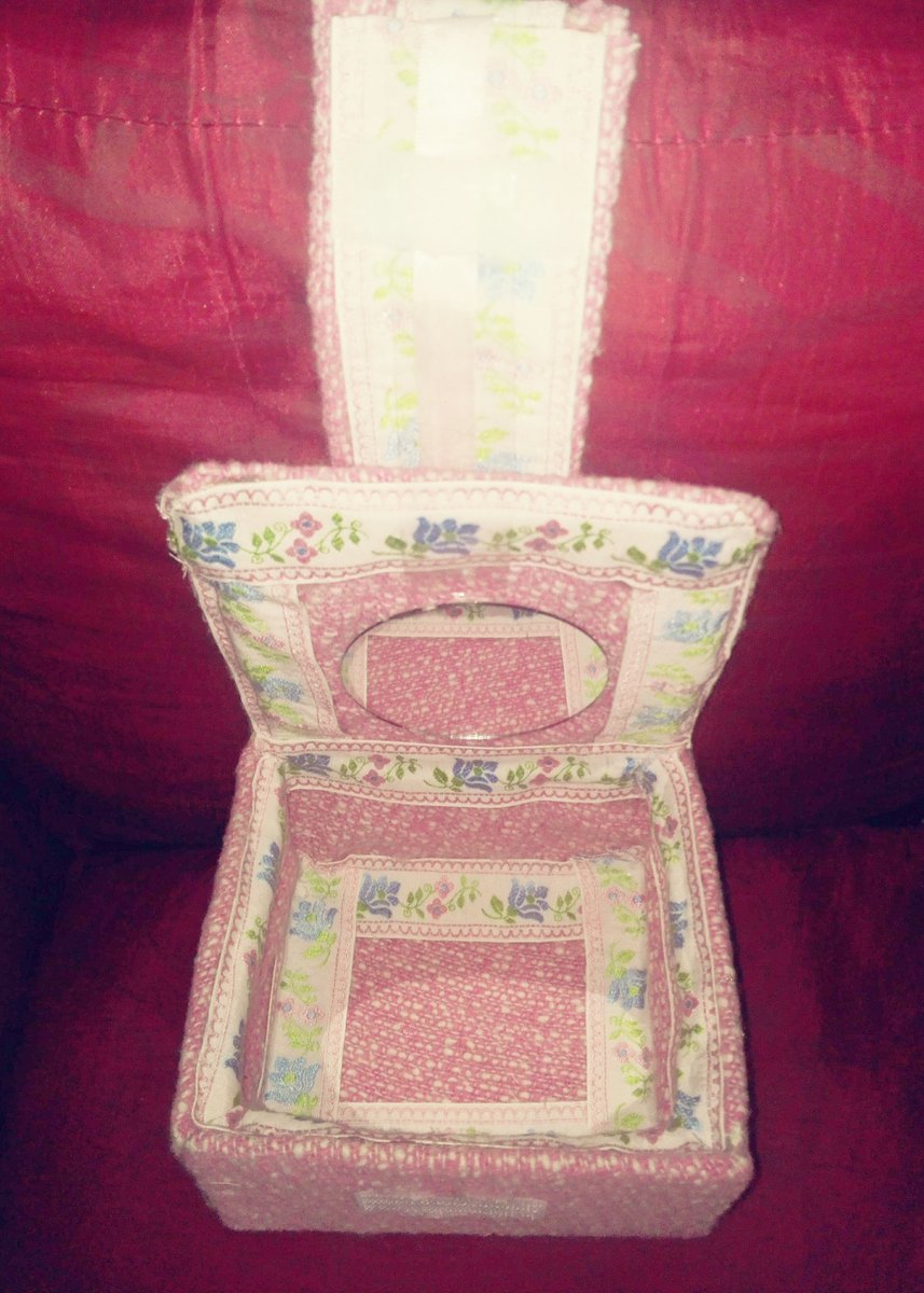 LerleeneC's tweet photo. After two little unexpected trips to hospital I haven't really able to posted for a while, glad to say I'm on the  mead now. So here's something different I been working on.. Head over to Facebook to see more  @lerleenesuniques #handmade  #Trinkets #Boxfresh https://t.co/amL4sO7gVe