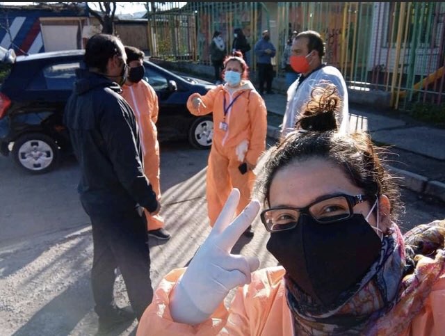Oscar52598128's tweet photo. Pese a vivir tiempos difíciles, seguimos en la lucha, apoyando y ayudando a la gente de@nuestra comuna de la Pintana.
Entrega de alimentos 
Ollas comunes.
Profesores y administrativos de la corpo de deportes la Pintana 
@ClaudiaPizarro https://t.co/LwcfvgI3SX