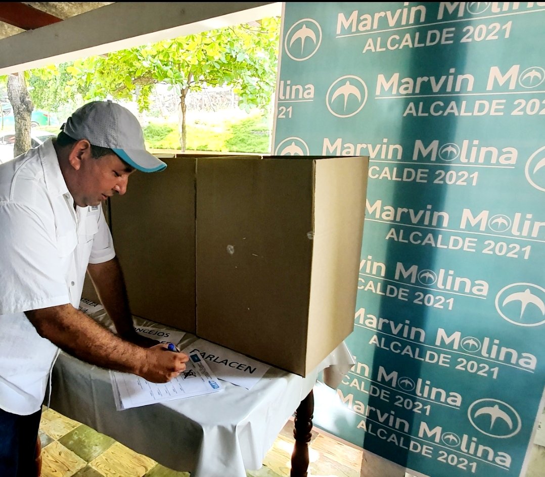 GANAOFICIAL's tweet photo. Marvin Molina, fue ratificado como candidato Alcalde del Puerto de Libertad por el #PartidoDeLaGolondrina 
La candidatura para el periodo 2021-2024 cuenta con el apoyo de nuestro concejal y líder Rafael Avalos. https://t.co/nYshLyHrbl