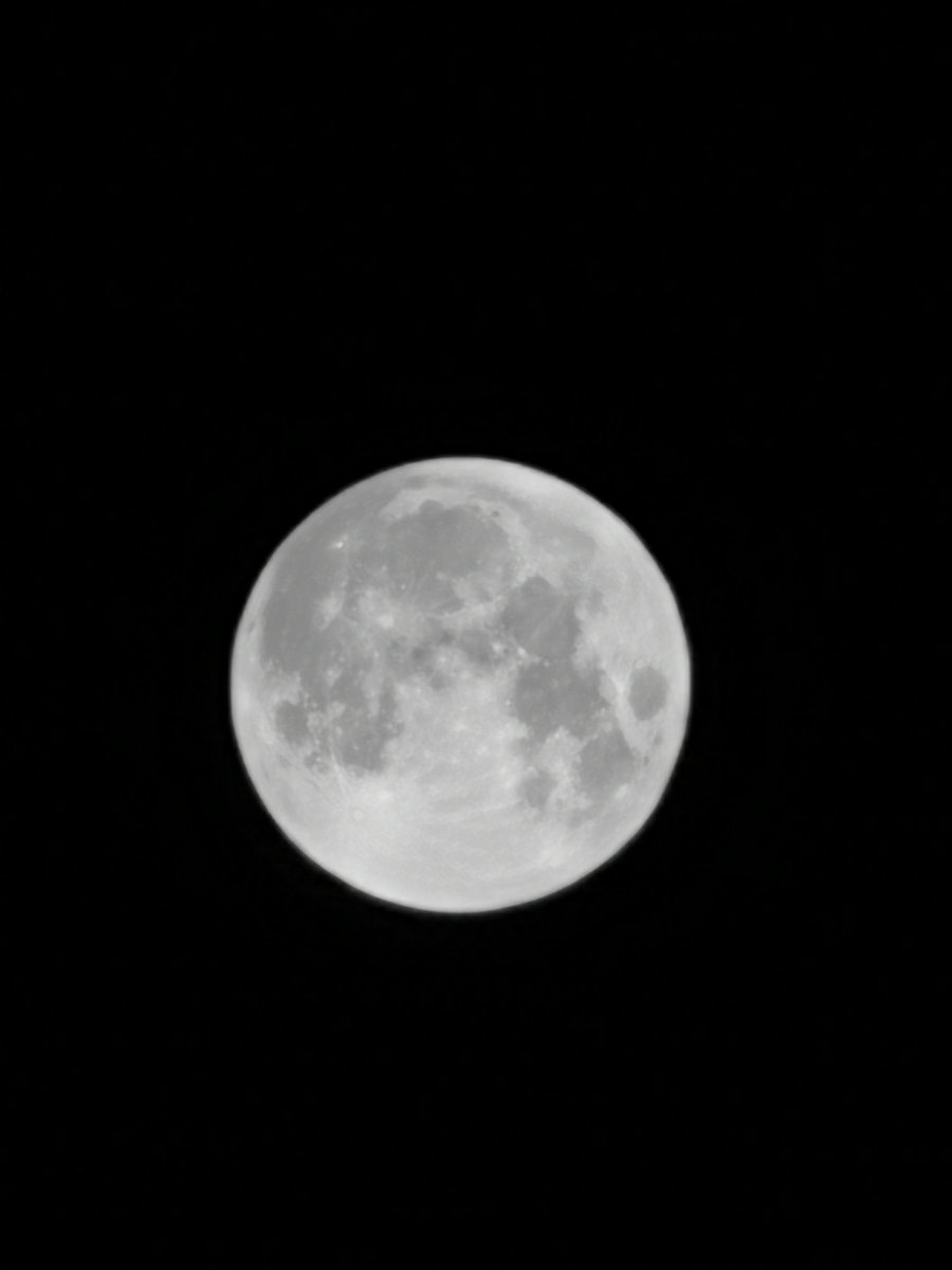 pawelekg's tweet photo. The last Full Moon on July 5,2020,6:44.This is my photo of the Moon just 4 hours before the maximum and less then 2 hours before moonset. :) And 4.5 hours earlier and then 30 minutes later. :) #buckfullmoon #buckmoon #moonshot #astro #Astrophotography #photography #photo 📷🌕😊🧡 https://t.co/PYFAy7bvmG