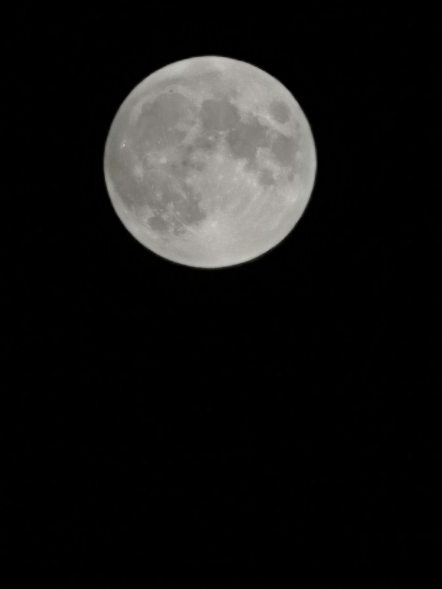 pawelekg's tweet photo. The last Full Moon on July 5,2020,6:44.This is my photo of the Moon just 4 hours before the maximum and less then 2 hours before moonset. :) And 4.5 hours earlier and then 30 minutes later. :) #buckfullmoon #buckmoon #moonshot #astro #Astrophotography #photography #photo 📷🌕😊🧡 https://t.co/PYFAy7bvmG