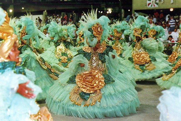 carnavario's tweet photo. E a minha escola
Vai cantando esse refrão
Lalaiá, lalauê!
Imperatriz fazendo um baile
Pra você 🎶💚
📷 Júlio César Guimarães
#carnavario #imperatrizLeopoldinense #imperatriz #swingdaleopoldina #carnavalriodejaneiro #rio #carnaval1997 #carnavalrj #carnaval #errejota https://t.co/pVnji9uCc0