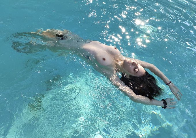 Watch 𝐹𝑒𝓂𝒹𝑜𝓂𝑜𝓂𝓂𝓎's leaked NSFW photo on TwXstars