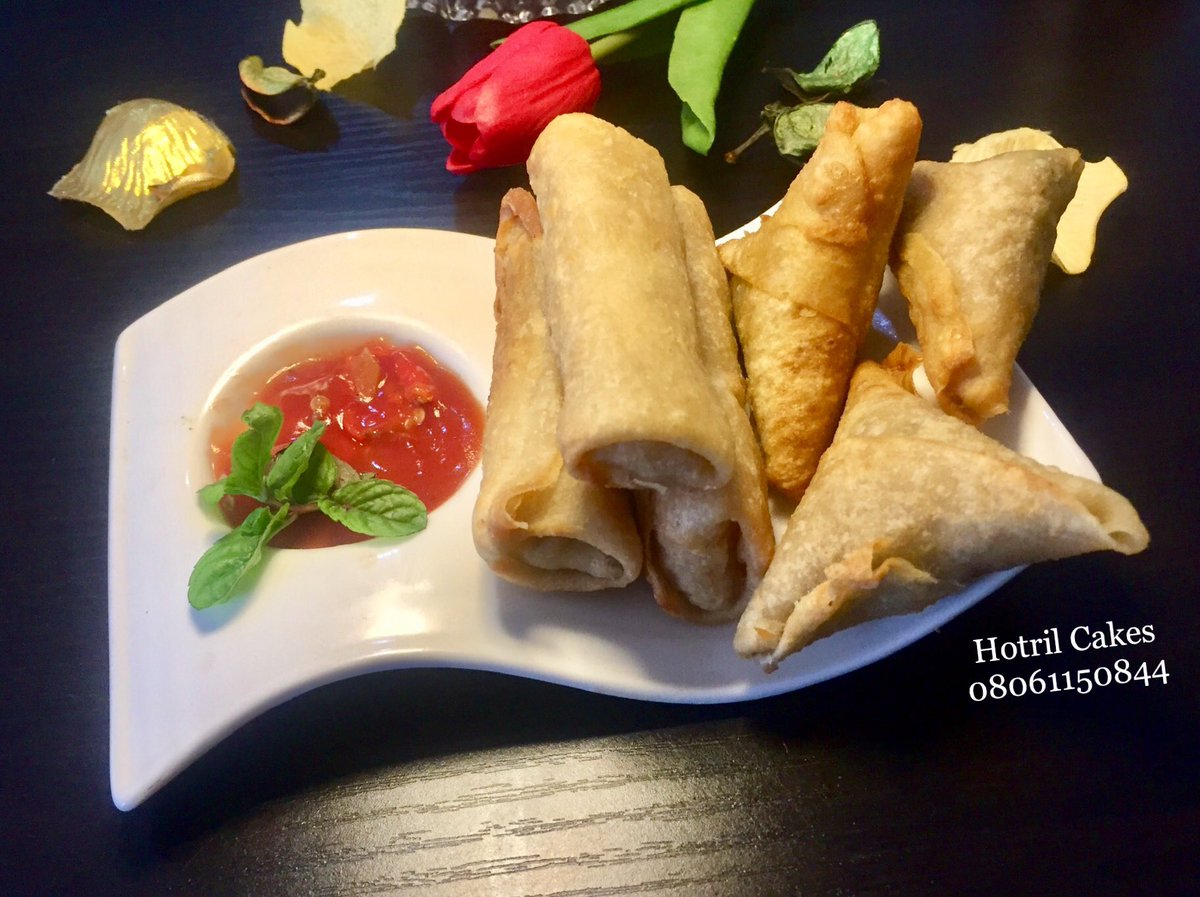 hotrilcakes's tweet photo. Una gd evening o! We jst beach to say happy Sunday!
Tomorrow is Monday and we’ll be open
Samosa and spring rolls with sweet/sour sauce @ #500 only!
U can drop by for lunch 😜😍😋
#hotrilcakes #kaduna #smallchops #kadunabakers #smallchopslovers #abuja https://t.co/uMSOeTwb6T