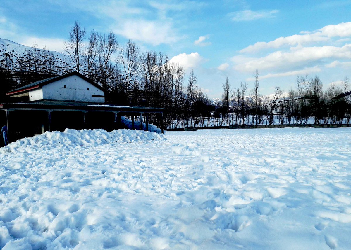 DIRLowerDotCOM's tweet photo. Shahi rest house Snow time....!!
visit https://t.co/f1dL3Mpk28 for more photos
#BuildDirChitralMotorway  to promote tourism to these areas https://t.co/LZVaQFETKf
