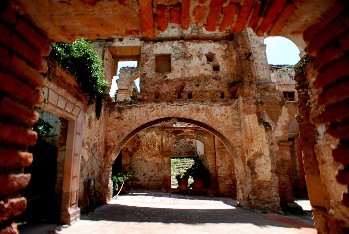 ZacatecasTravel's tweet photo. 🏛 El Museo Rafael Coronel de #ZacatecasDeslumbrante se ubica en un antiguo exconvento franciscano del siglo XVI, una construcción que aún conserva parte de su arquitectura original.  🎭 Pronto volveremos a pasear por los jardines y pasillos de este recinto.✨ https://t.co/HDULlfjOf9