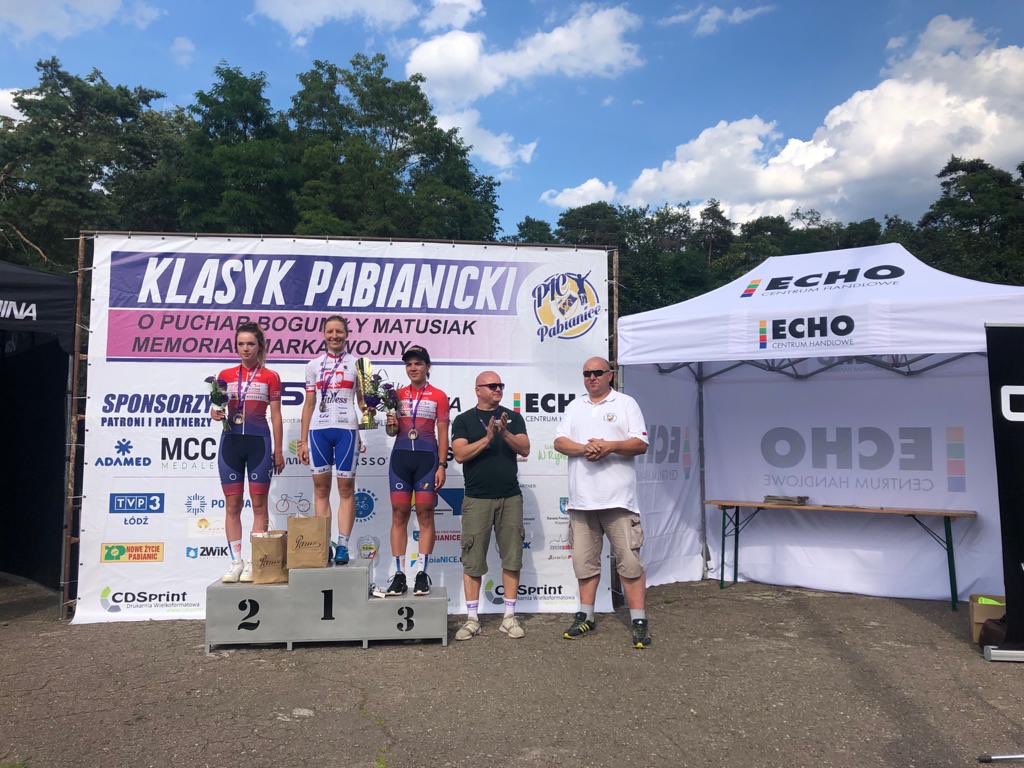 tkkpacific's tweet photo. Wyścig o Puchar Bogumiły Matusiak kończymy z drugim miejscem Pauliny Pastuszek i czwartym Karoliny Kumięgi w elicie kobiet. Ponadto zwycięstwo w juniorkach odniosła Natalia Krześlak‼️ #MiastoToruń #KujawyPomorze #SportWKP #RideShimano #livbeyond #AutoFrelik https://t.co/w4CDVfu2jF