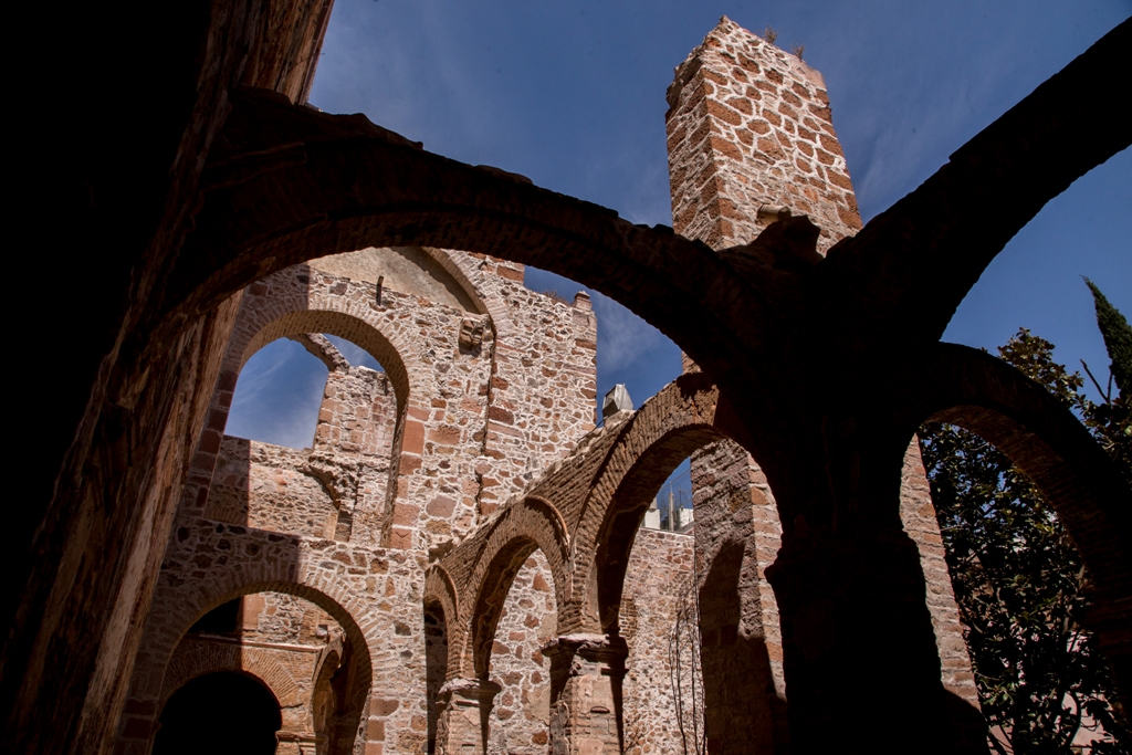 ZacatecasTravel's tweet photo. 🏛 El Museo Rafael Coronel de #ZacatecasDeslumbrante se ubica en un antiguo exconvento franciscano del siglo XVI, una construcción que aún conserva parte de su arquitectura original.  🎭 Pronto volveremos a pasear por los jardines y pasillos de este recinto.✨ https://t.co/HDULlfjOf9