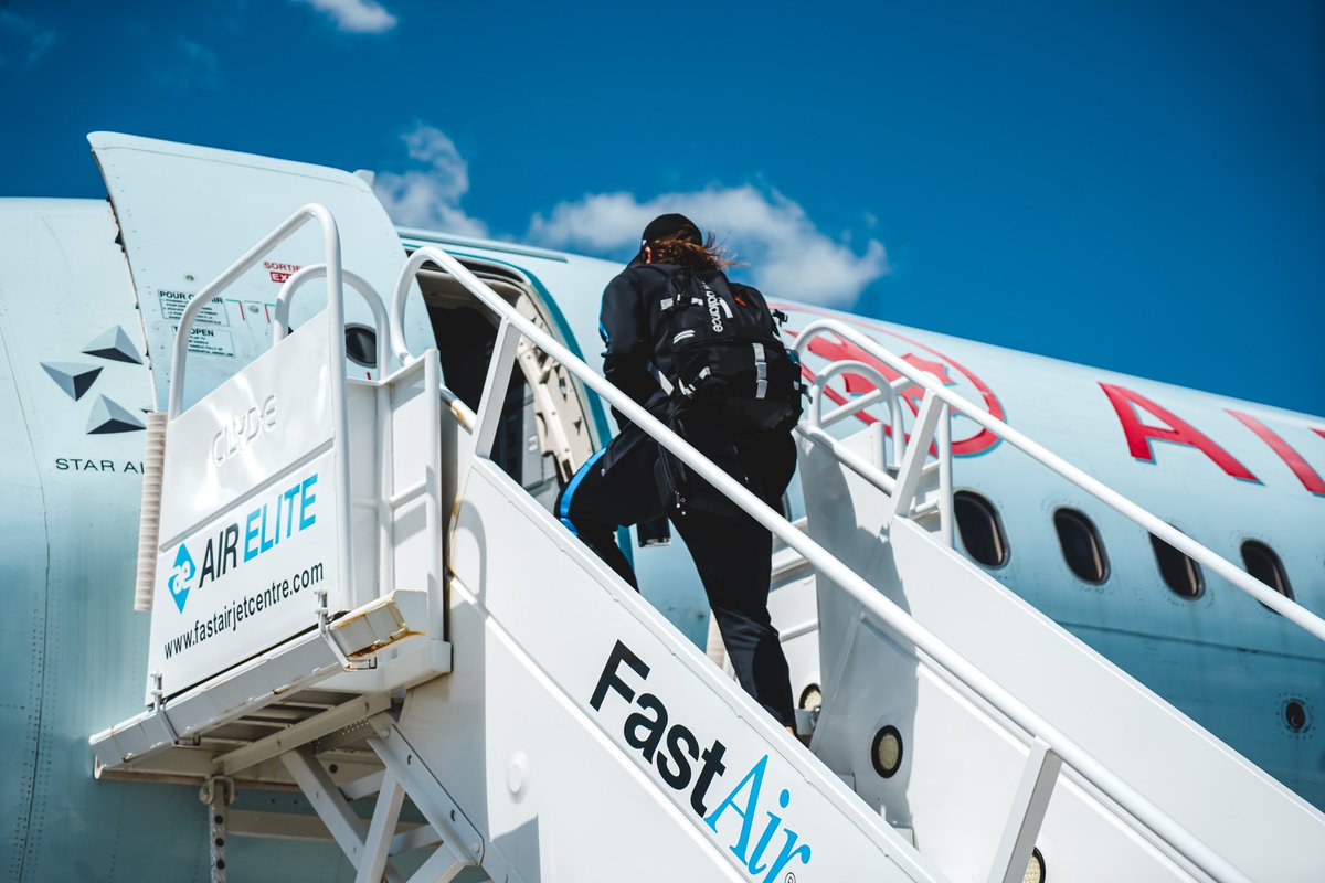 NHLJets's tweet photo. To the bubble! ✈️ 

Thanks to our friends at @AirCanada for flying us there safely! https://t.co/paqXZNGdPQ