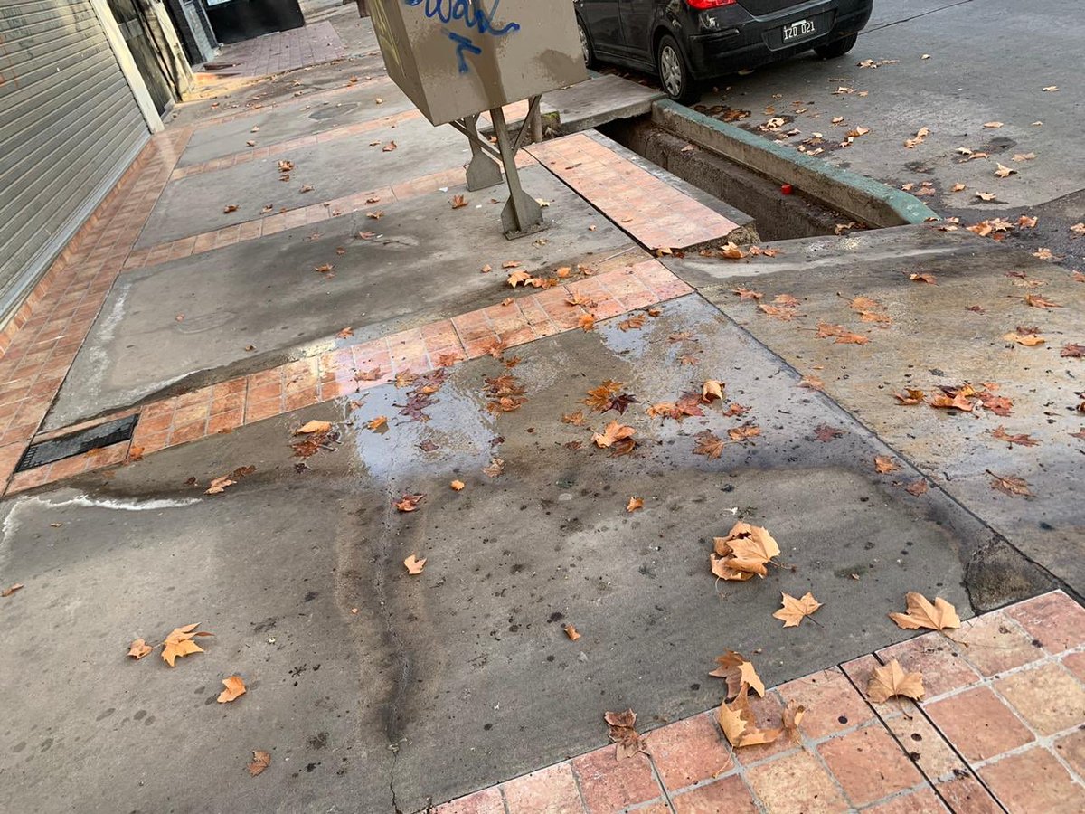 Nangelini10's tweet photo. @EPASMza hace más de dos meses que hacemos reclamos por esta pérdida de agua! Nadie se hace cargo de nada, son parte del problema en vez de la solución! 🤦🏻‍♂️🤦🏻‍♂️🤦🏻‍♂️ https://t.co/nwRfTjme17