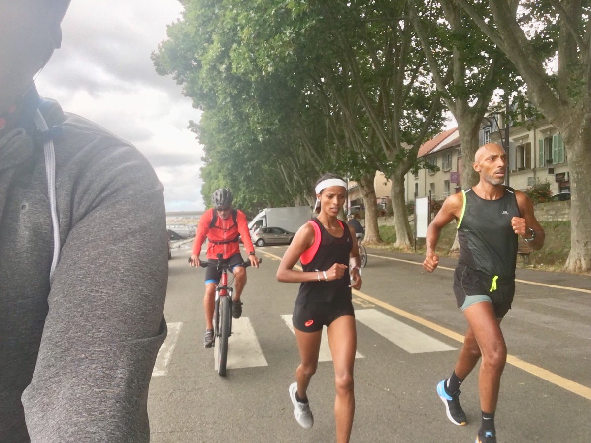 meksenwoldu's tweet photo. La plus longue sortie de ma vie:  30kms ce matin en 2h08 en 4’16 🤷‍♀️
Irai-je plus loin encore un jour ?... Wait and See.😉 
🎥 @dinarhurui 
#hardworkpaysoff #asicseurope #ffblast #efcvo #longrun #determination https://t.co/otHh0ovU8w