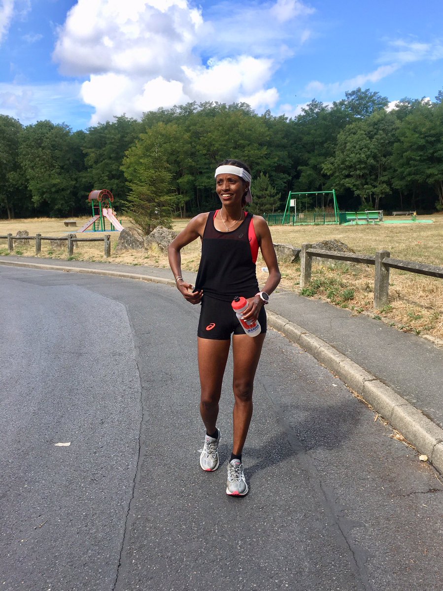 meksenwoldu's tweet photo. La plus longue sortie de ma vie:  30kms ce matin en 2h08 en 4’16 🤷‍♀️
Irai-je plus loin encore un jour ?... Wait and See.😉 
🎥 @dinarhurui 
#hardworkpaysoff #asicseurope #ffblast #efcvo #longrun #determination https://t.co/otHh0ovU8w