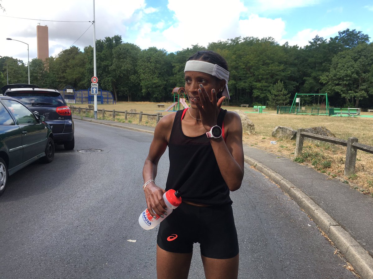 meksenwoldu's tweet photo. La plus longue sortie de ma vie:  30kms ce matin en 2h08 en 4’16 🤷‍♀️
Irai-je plus loin encore un jour ?... Wait and See.😉 
🎥 @dinarhurui 
#hardworkpaysoff #asicseurope #ffblast #efcvo #longrun #determination https://t.co/otHh0ovU8w