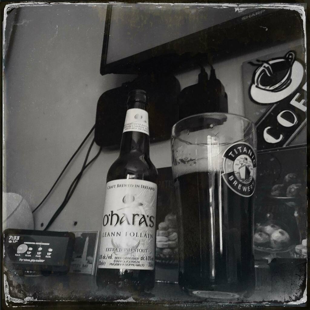 stevekelly11's tweet photo. Extra Irish Stout. ❤️😎🍺 #oharasstout #beer #homebar #Hipstamatic #Wonder #DTypePlate https://t.co/rUj9bq8Tkp