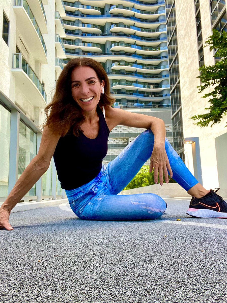 jimenezmaggie's tweet photo. También los Domingos se entrena con “ Los Rodris ” !!! 💪🏻💪🏻💪🏻 Cómo los extrañaba! ❤️ @ro54d , @deovitas  y También a #miguelbosé 😂😂😂 @54d.us #enfocada #sisepuede #vamoscarajo #queoque https://t.co/6M7Q5Bt3Vh