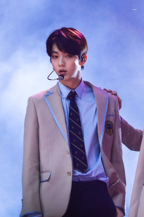 black and white soobin though >>>>> O.O