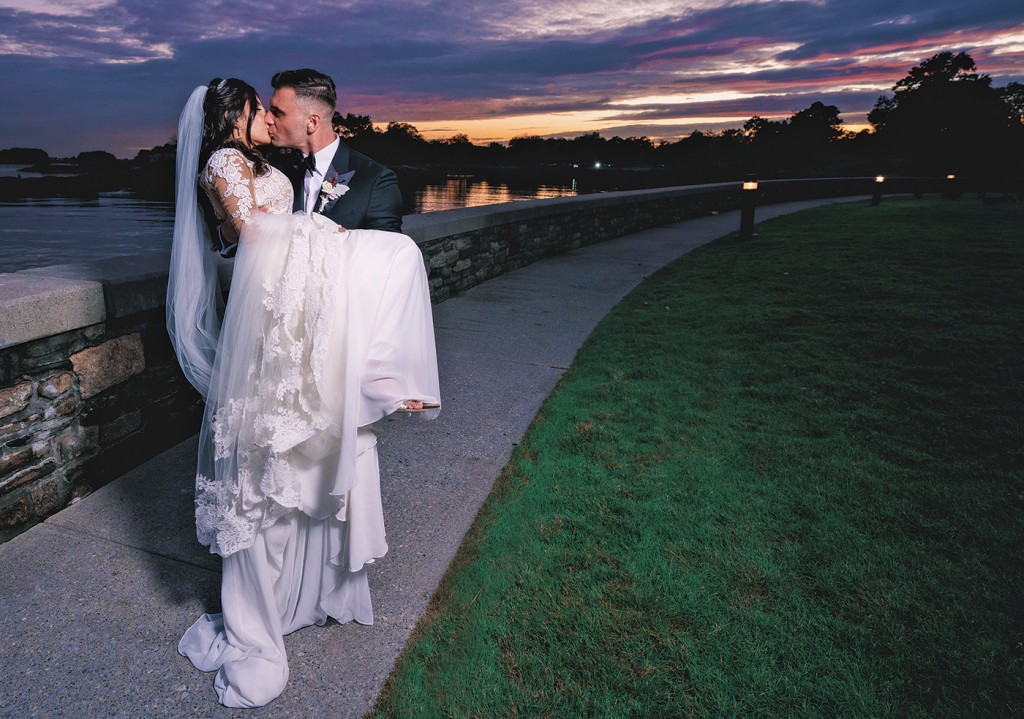 " A memory table for my brother and father held their photos, and in lieu of a typical favor we placed a card letting each guest know we had made a donation in their name to Children’s Cancer Research, in honor of my brother." - Alexandra &amp; Paul

manhattanbride.com/real-weddings/…