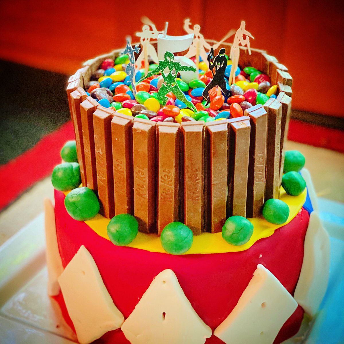 EmilyHurd's tweet photo. Sometimes, you feed em all natural, organic foods. Other times, you make em the double decker power rangers candy cake that they ask for, because they only turn 5 once. ❤️ #momlife #gogopowerrangers https://t.co/CdjH9aN35H
