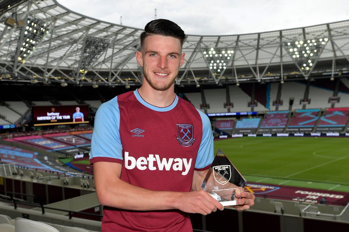 _DeclanRice's tweet photo. An honour to win hammer of the year for this season. Massive thank you to our fans for there incredible support❤️⚒ @WestHam https://t.co/wE6g4EJytD