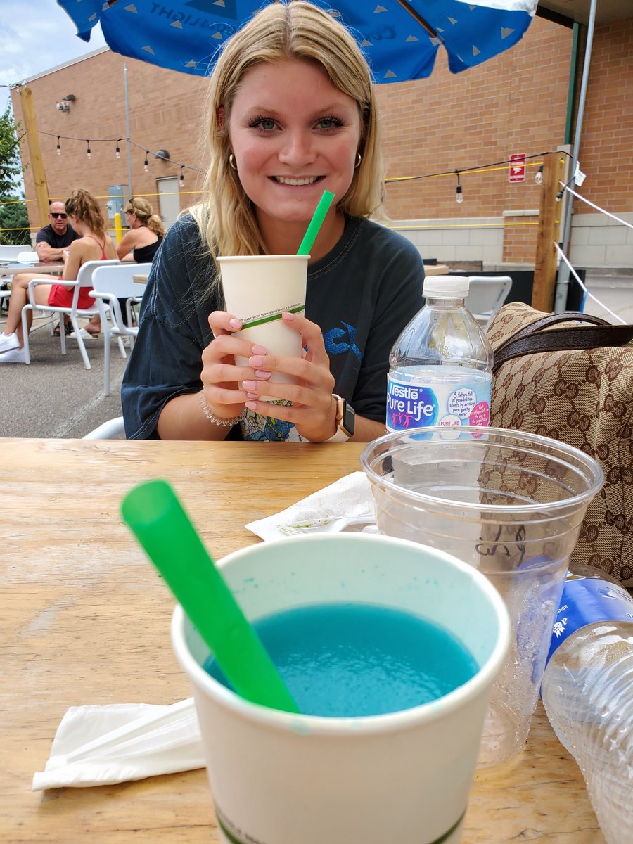 ChesterHildeBr3's tweet photo. Recommend beer and eats @PigAteMyPizza excellent job socially distancing, friendly staff and great outdoor patio Ordered Pampils, travails frozen marg, PIG-CIFIC RIM and Marg pizza, broccolini and cauliflower apps. We'll be back #beers #robinsdale #eatlocal #drinklocal #heatwave https://t.co/DCtg60Xx4M