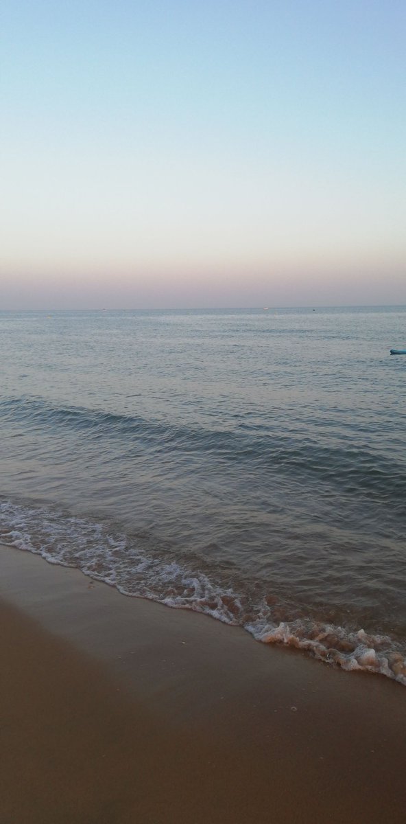 Lauraab98's tweet photo. No se ustedes pero yo me llevaría la vida haciéndole fotos al mar 💙 https://t.co/1SV7q2Zh7E