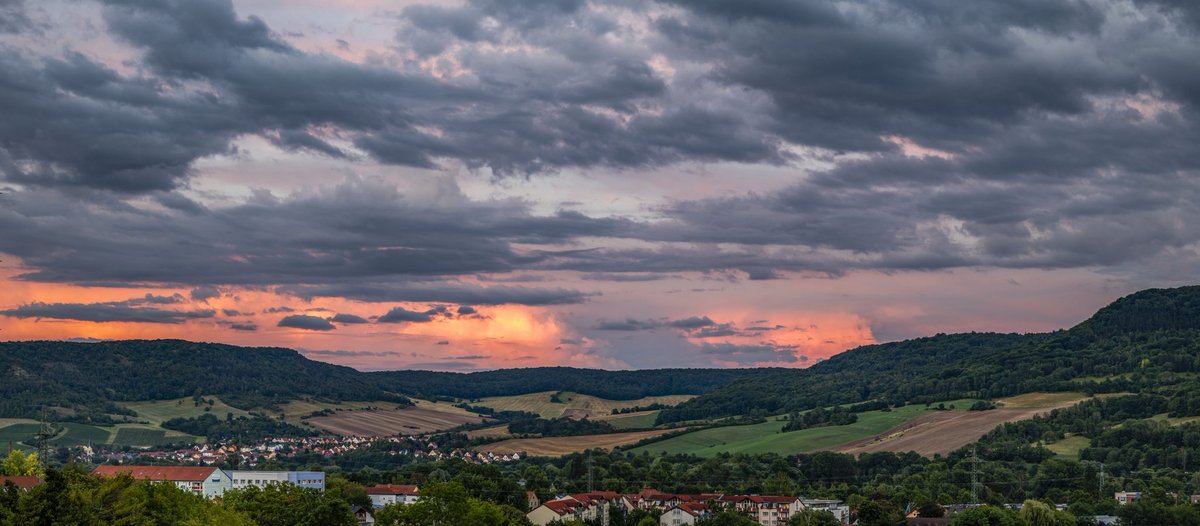TinoZippel's tweet photo. Schönes #Abendrot gerade über #Kunitz in @jenalichtstadt. #HeimatErleben @OTZonline https://t.co/e7JQ0S2yTh