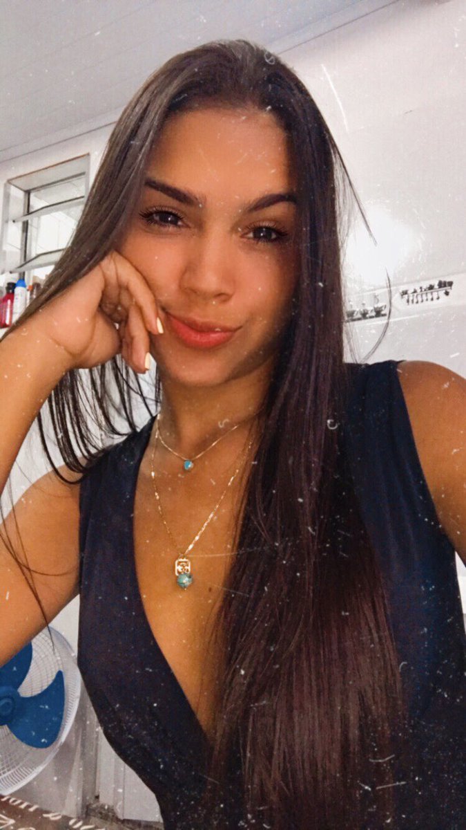 BelieneCaren's tweet photo. Amor-próprio é aquilo que acontece quando você olha pra uma situação e pensa “Isso não serve pra mim” e vai embora em paz. Tive essa sensação hoje e suspeito que deva ser sobre isso! #booataarde ✨✨🖤 https://t.co/8YwUTEr9NQ