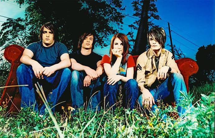 flowerforvase's tweet photo. All awkif songs live *rare performances* (with links); a thread
#15yearsofAWKIF paramore fetus 🥺 https://t.co/j5ZyJrw0PC