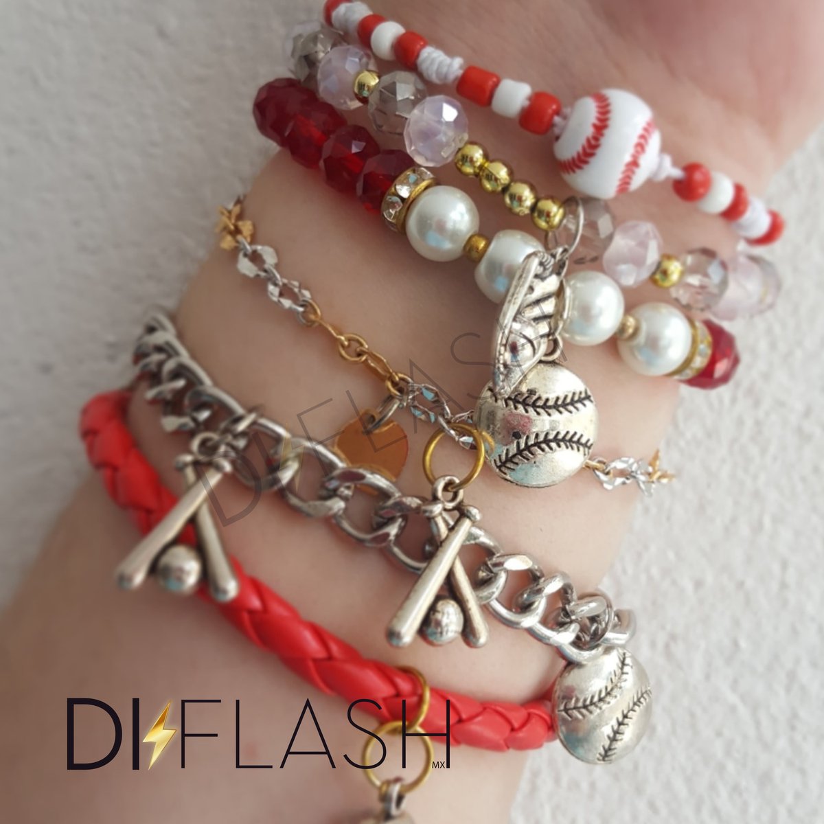 diflashmxbackup's tweet photo. ⚡Pulseritas de beisbol. ⚾️

📨📬Envíos a todo México por MexPost en pedidos por DM. 💲 $50.00 pesos 

💻️ Tienda en línea o entregas en Metro y Metrobus de la CDMX
.
.#Accesorios #Baseball #Beisbol #Aretes #Pulseras #Collares #handmade #OpeningDay #YoAmoElBeis #GanaleALaCrisis https://t.co/ks45j9PEzT