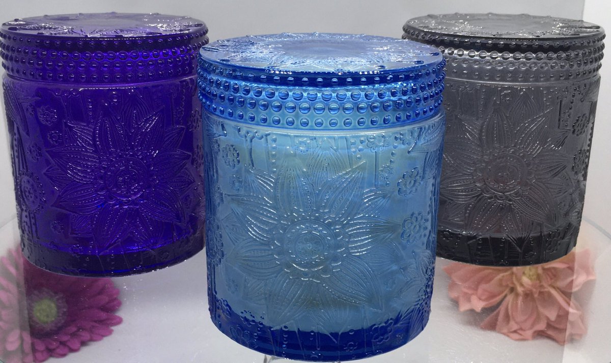 jamcatcandles's tweet photo. What do real Lotus Flowers and the Jamcat Candles Lotus Flower have in common?: The real flowers “can generate heat”, which the Jamcat Candles Lotus Flower can do too, but they need a little help from a match or lighter! Thanks @florgeous for this fun fact! #jamcatcandles #lotus https://t.co/jcrgzn0nua