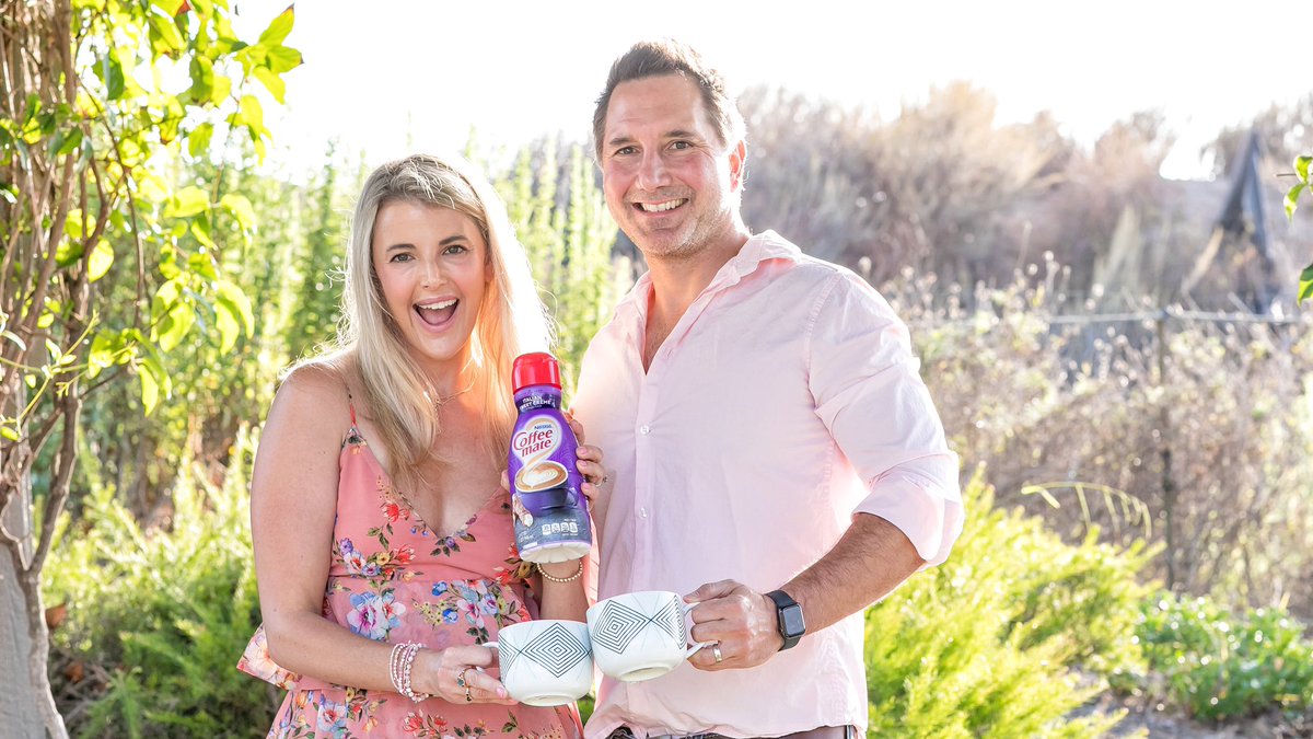 xoRachelPitzel's tweet photo. This summer we’re staying home instead of traveling. We’re doing coffee dates outside during the day on our faux-vacation

We use this time to connect &amp; enjoy the rich, sweet flavor of the @coffeemate sweet Italian Creme ☕️#sponsored https://t.co/4Tzbfp0NxR