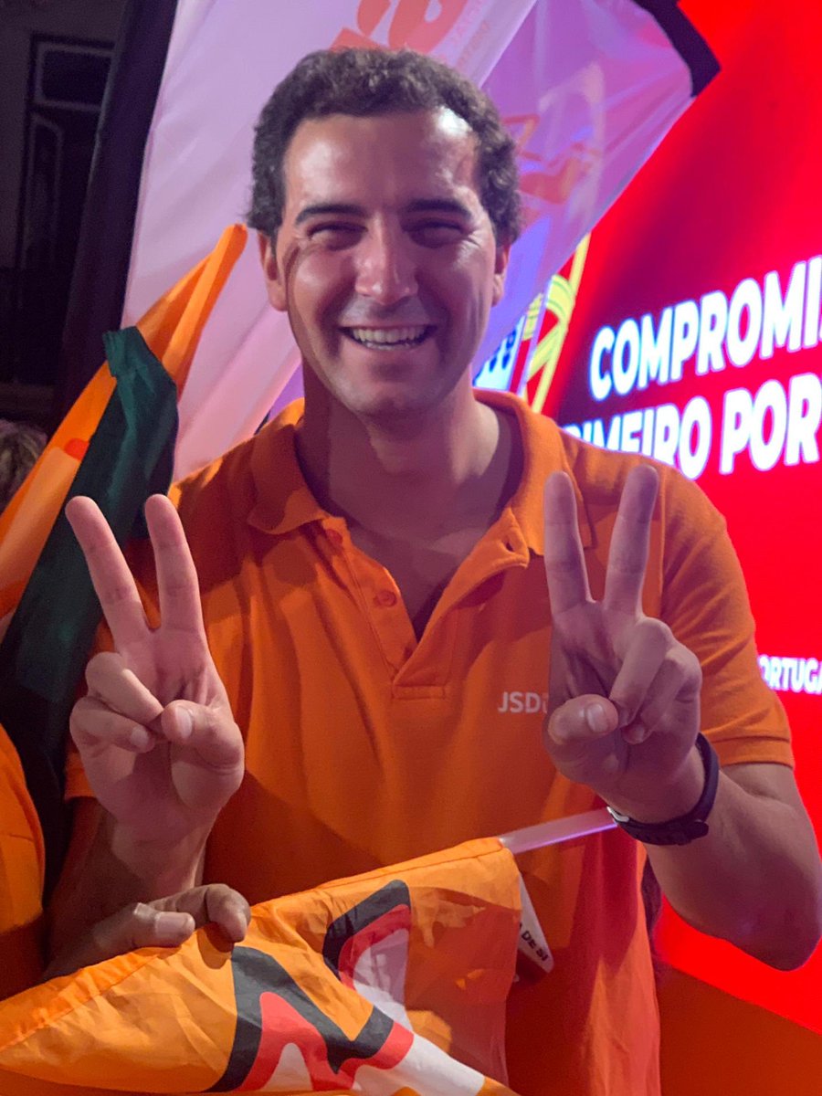 Alexandre_Poco's tweet photo. É uma honra liderar aquela que é a maior e a melhor juventude partidária portuguesa, a @JSDPortugal. https://t.co/MggxGWzVZt