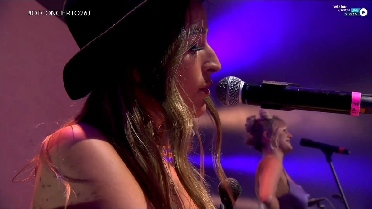 🎹 "SIN MÁS" de <a href="/SamanthaOT2020/">hola</a> al piano acompañada de @belen__aguilera. 😍 #OTConcierto26J