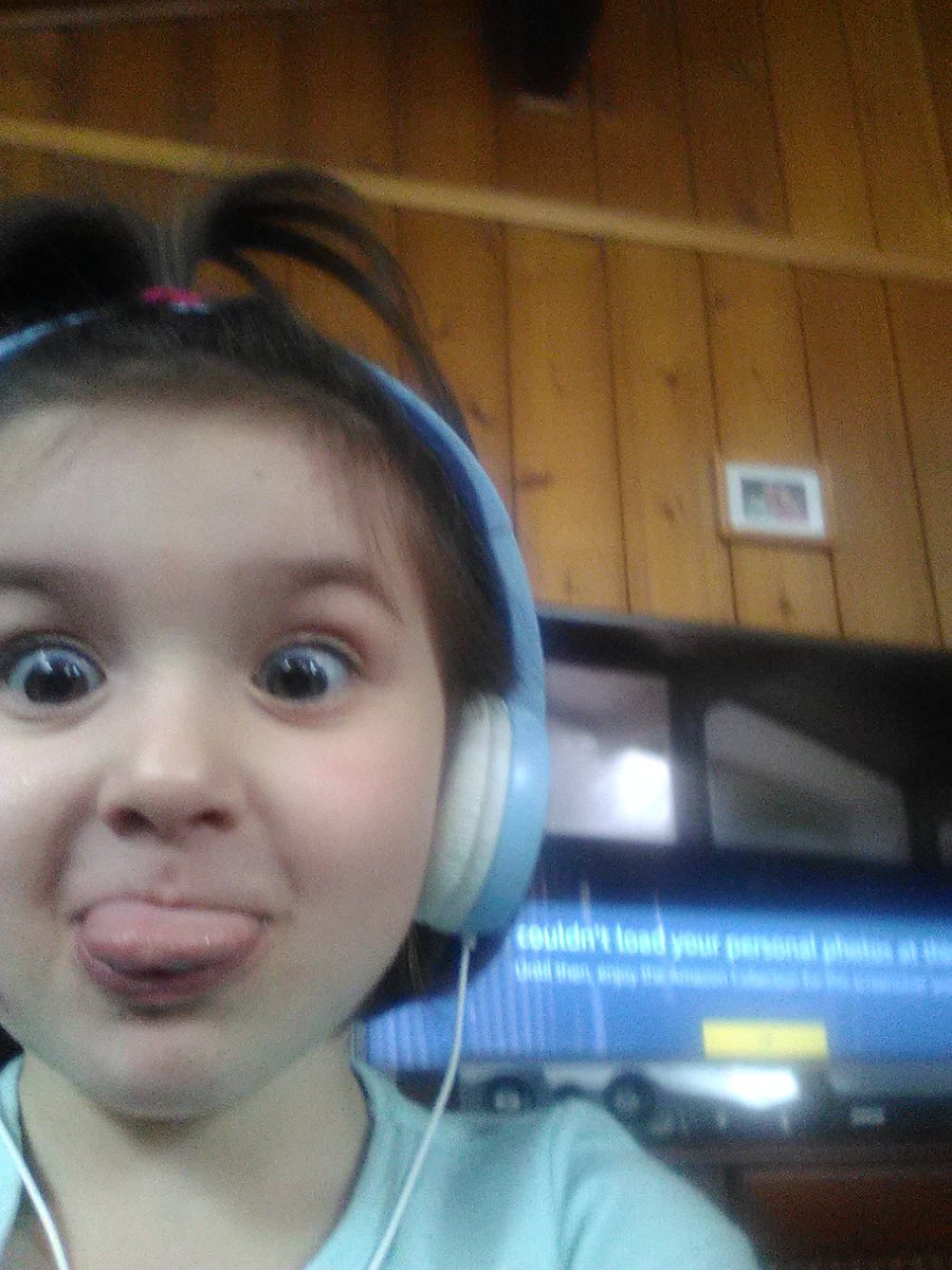 LSFrontzak's tweet image. When grandbabies take selfies
#MindyMoo #LoveGrandkids