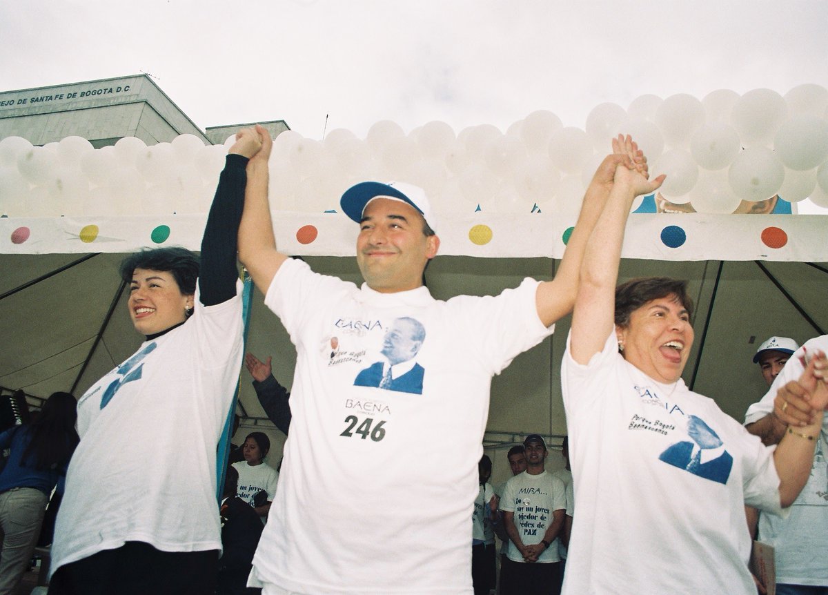 maxtovard's tweet photo. Las instituciones públicas y privadas en estos 20 años han hecho reconocimiento a nuestros líderes fundadores y gestores por su labor social, educativa y de gestión política y el gran beneficio para las comunidades #MIRA20Años #MIRAVeMiRecuerdo https://t.co/uJ8GBS0Omn