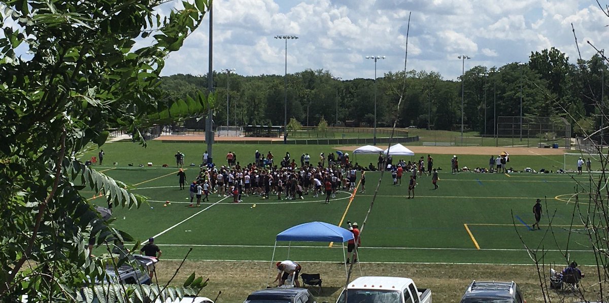 sswessel's tweet photo. Heading past @geparks Ackerman park today this was the scene. From a distance no masks. I came by 1/2 later all were still clustered in the middle of the field. https://t.co/FLcG0tLJjE
